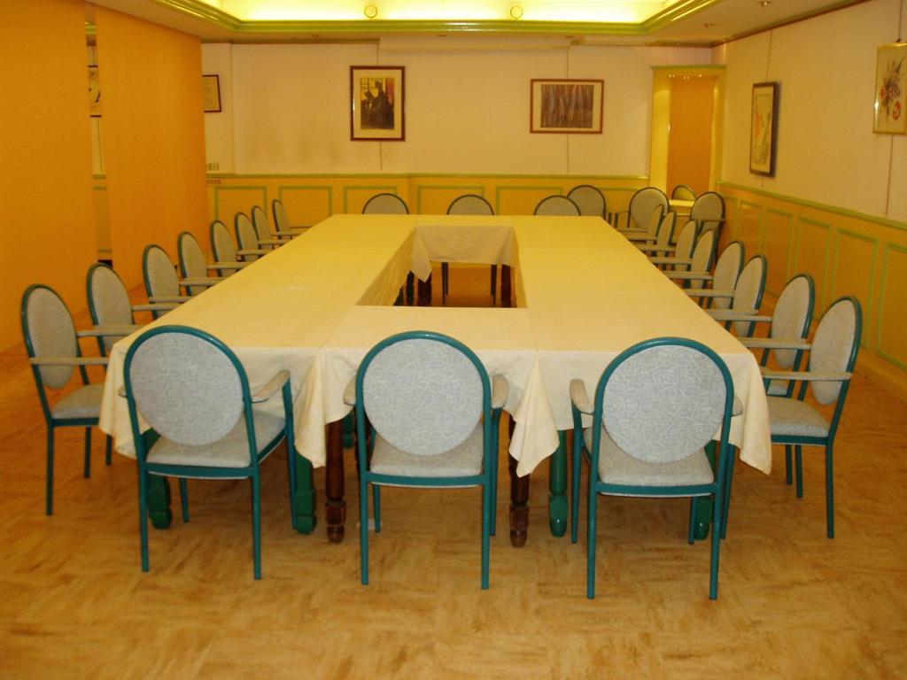 La Poste Hotel Vitry-le-François Buitenkant foto
