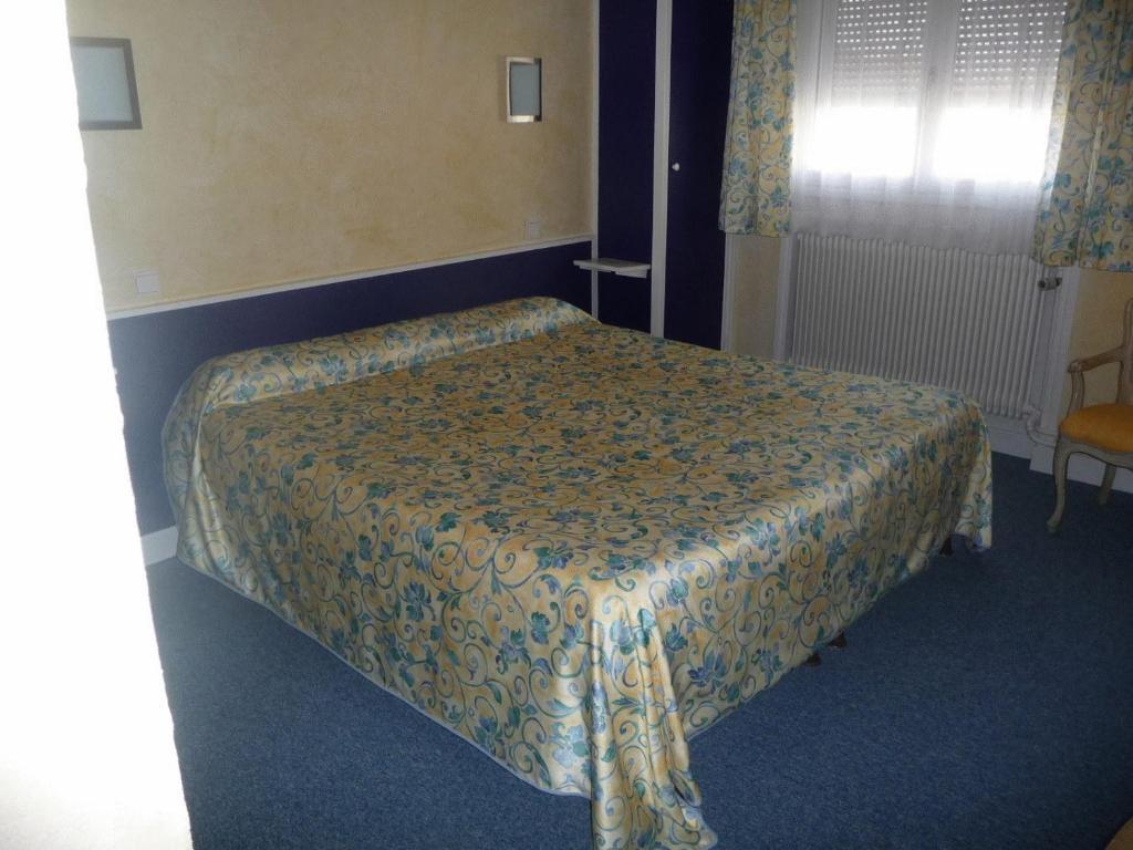 La Poste Hotel Vitry-le-François Buitenkant foto