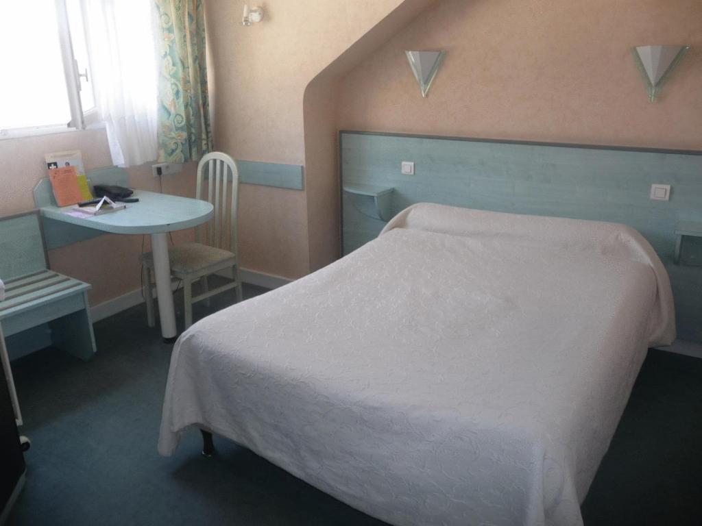 La Poste Hotel Vitry-le-François Buitenkant foto