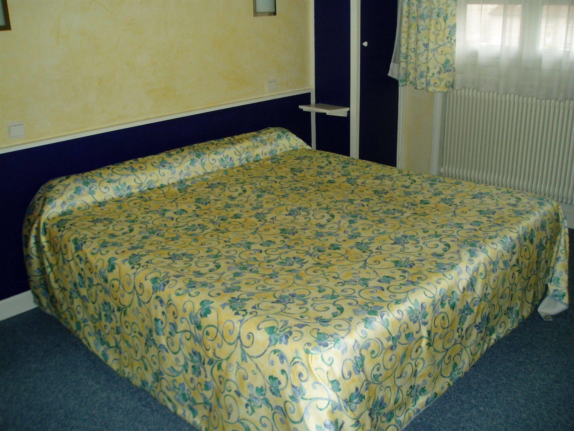 La Poste Hotel Vitry-le-François Buitenkant foto